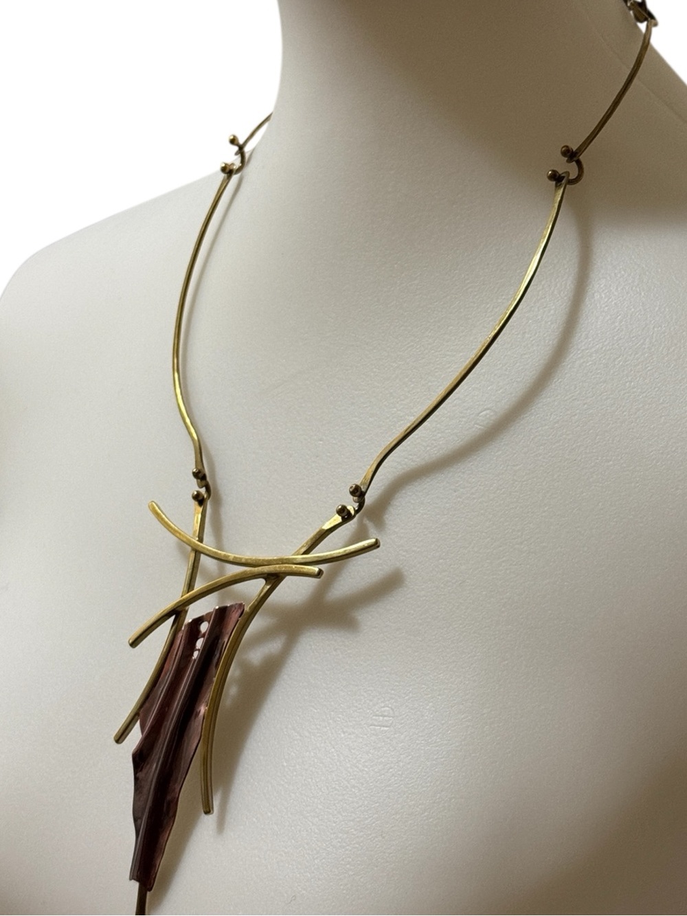 Vintage Modernist Brutalist Brass & Copper Artisan Statement Collar Necklace - Picture 3 of 10
